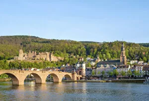 Images Dated 7th July 2017: Germany, Baden-WAorttemberg, Heidelberg. Alte Brucke (old bridge) and Schloss Heidelberg