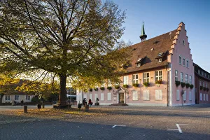 Images Dated 29th July 2015: Germany, Baden-Wurttemburg, Black Forest, Breisach, buildings atop the Munsterberg