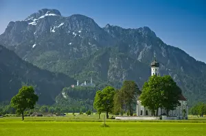 Germany, Bavaria (Bayern), Neuschwanstein Castle and Kolomanskirche