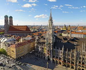 Bayern Collection: Germany, Bavaria; Munich; Marienplatz; Overview of Town Hall (Rathaus) and Frauenkirche