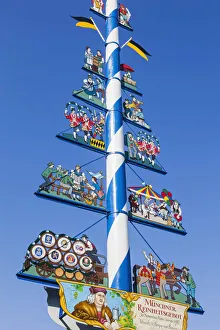 Images Dated 5th December 2017: Germany, Bavaria, Munich, Viktualienmarkt, The Market Maypole