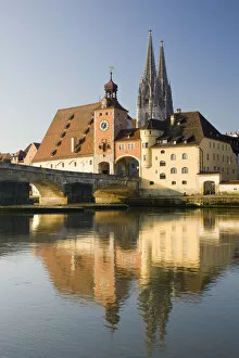 Images Dated 1st October 2008: Germany, Bayern / Bavaria, Regensburg, Steinerne Bridge & Dom, St. Peter cathedral