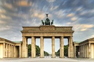 Images Dated 19th July 2015: Germany, Deutschland. Berlin. Berlin Mitte. Brandenburg Gate, Brandenburger Tor