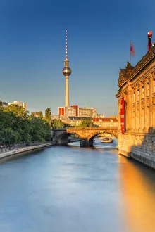 Germany, Deutschland. Berlin. Berlin Mitte. Alexanderplatz. Berliner Fernsehturm
