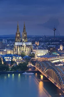 Images Dated 8th August 2011: Germany, North Rhine Westphalia, Cologne (Koln), Hohenzoller Bridge over River Rhine
