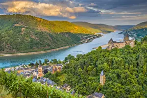 Germany, Rhineland Palatinate, Bacharach and Burg Stahleck (Stahleck Castle), River Rhine