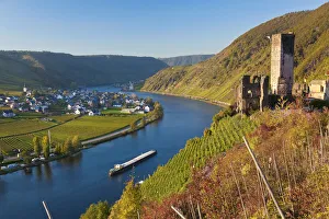 Germany, Rhineland-Palatinate, Rheinland-Pfalz, Metternich Castle ruins overlooking