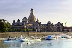 Germany, Saxony, Dresden, Elbe River and Old town skyline