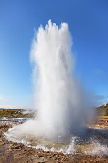 Geyser Strokkur erupting - Iceland, Southern Region, Haukadalur, Strokkur