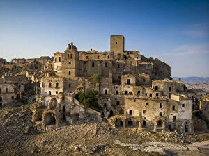 Images Dated 9th October 2018: The ghost town of Craco, Matera province, Basilicata, Italy, Europe