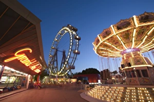 Images Dated 27th August 2007: Giant Ferris Wheel