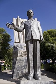 Down Town Prints: A giant statue of Hafez al-Assad in downtown Damascus