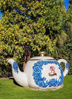 Images Dated 14th June 2018: Giant Teapot, Welsh Tea House Ty Te Caerdydd Garden, Gaiman, The Welsh Settlement