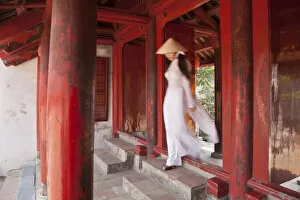 Images Dated 2012 October: Girl wearing Ao Dai dress, Temple of Literature, Hanoi, Vietnam (MR)
