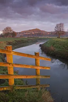 Glastonbury Tor and the River Brue at sunrise, Somerset Levels, Somerset, England. Autumn