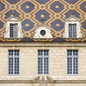 Images Dated 1st April 2018: Glazed tiled roof and windows of the Hotel Dieu, Hospices, Beaune, Burgundy, France