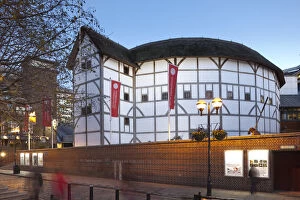 Images Dated 23rd December 2009: Globe Theatre, Southwark, London, England
