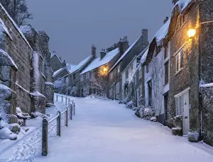 Gold Hill in winter, Shaftesbury, Dorset, England, UK