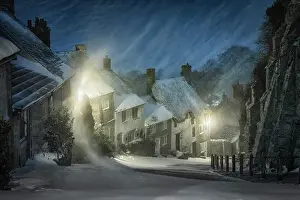 Gold Hill in winter, Shaftesbury, Dorset, England, UK