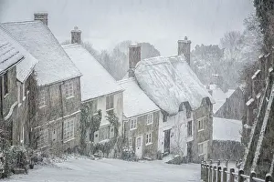 Gold Hill in winter, Shaftesbury, Dorset, England, UK
