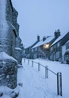 Gold Hill in winter, Shaftesbury, Dorset, England, UK