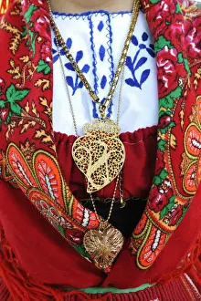 Jewellery Prints: Gold necklace and traditional costume (Lavradeira) of Minho