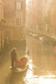 Images Dated 8th February 2023: Gondola, Cannaregio, Venice, Veneto, Italy