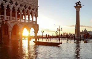 Acqua Alta Gallery: Gondola during High Water (Acqua alta) in St Marks square, Piazzetta, Venice, Veneto
