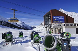 Gondola lift, Diavolezza, Sankt Moritz, Grisons, Switzerland
