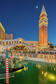 Gondola rides in canal The Venetian Las Vegas Hotel at twilight, Las Vegas Strip, Paradise, Las Vegas Boulevard, Clark County, Las Vegas, Nevada, USA