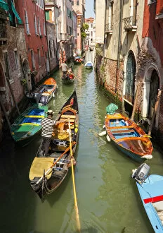 Images Dated 17th January 2020: Gondola on the Rio Malgaga, Dorsoduro, Venice, Veneto, Italia, Europe