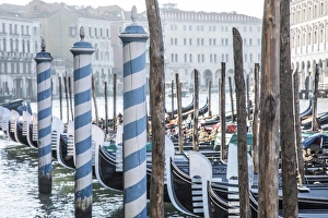 <b class=qtipBold><figcaption>Grand Canal, Venice, Italy</figcaption></b><br><em>© Jon Arnold / AWL Images</em> Grand Canal, Venice, Italy