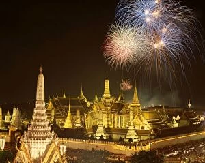 Images Dated 12th February 2008: Grand Palace (Wat Phra Kaeo) / Fireworks / Night View
