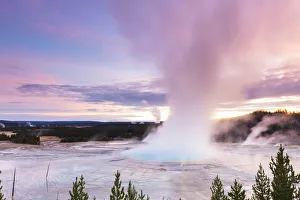 Images Dated 10th October 2018: Grand Prismatic Spring, Midway Geyser Basin, Yellowstone National Park, Wyoming, USA