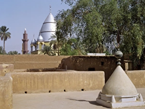 Moslem Gallery: The grave of al-Mahdi lies beneath the large Mausoleum