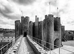 Walkway Prints: The Great Gatehouse and Castle walls at Pembroke Castle (Castell Penfro)