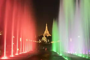 The great golden stupa, Shwedagon Paya (Shwe Dagon Pagoda), Yangon (Rangoon), Myanmar