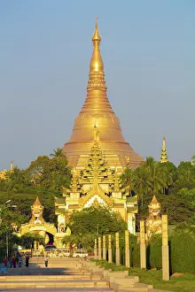 Rangoon Prints: The great golden stupa, Shwedagon Paya (Shwedagon Pagoda)