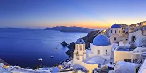 Images Dated 5th October 2016: Greece, Cyclades, Oia town and Santorini Caldera
