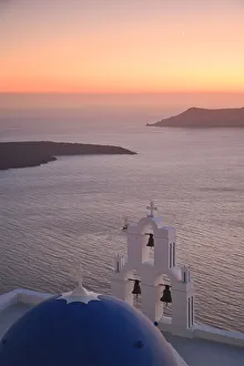 Greece, Cyclades, Santorini, Firostefani, Church and view of Santorini Caldera