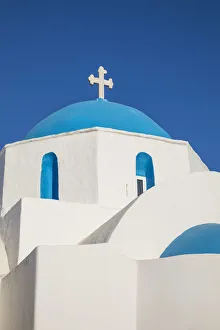 Images Dated 19th June 2019: Greek Orthodox chapel, Naousa, Paros, Cyclade Islands, Greece