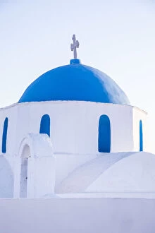 Images Dated 19th June 2019: Greek Orthodox chapel, Naousa, Paros, Cyclade Islands, Greece