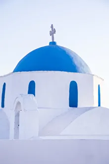 Images Dated 19th June 2019: Greek Orthodox chapel, Naousa, Paros, Cyclade Islands, Greece