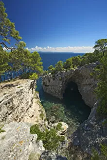Images Dated 16th March 2015: Grotta delle Viole, Isola San Domino, Tremiti Islands, Apulia, Italy