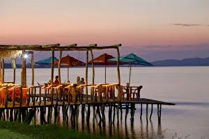 Guatemala Gallery: Guatemala, El Peten, Flores, Lago de Peten Itza, People eating at lakeside restaurant