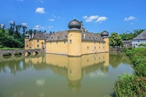 Nordrhein Westfalen Prints: Gudenau castle, Wachtberg, Rhein-Sieg-Kreis, North Rhine-Westphalia, Germany