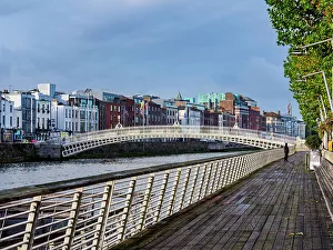 Bank Prints: Ha'penny Bridge, Dublin, Ireland