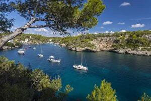 Images Dated 28th September 2017: Harbour of Cala Figuera, Mallorca (Majorca), Balearic Islands, Spain