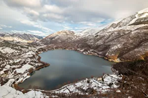 Apennines Prints: The Heart-Shaped Lake of Scanno in winter Europe, Italy, Abruzzo