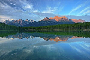Images Dated 20th April 2023: Herbert Lake, Banff National Park, Alberta, Canada